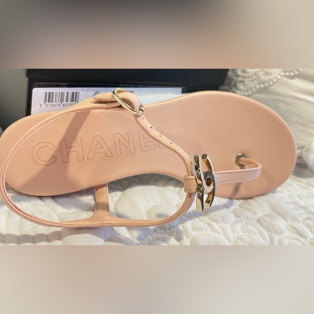 Chanel Pink blush T Sandals NWT Luxury Elegant Comfort.With blush, black silver - Picture 9 of 17